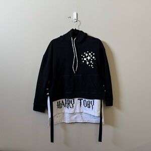 A02 Harry Toby / Toby black pullover black and white hoodie